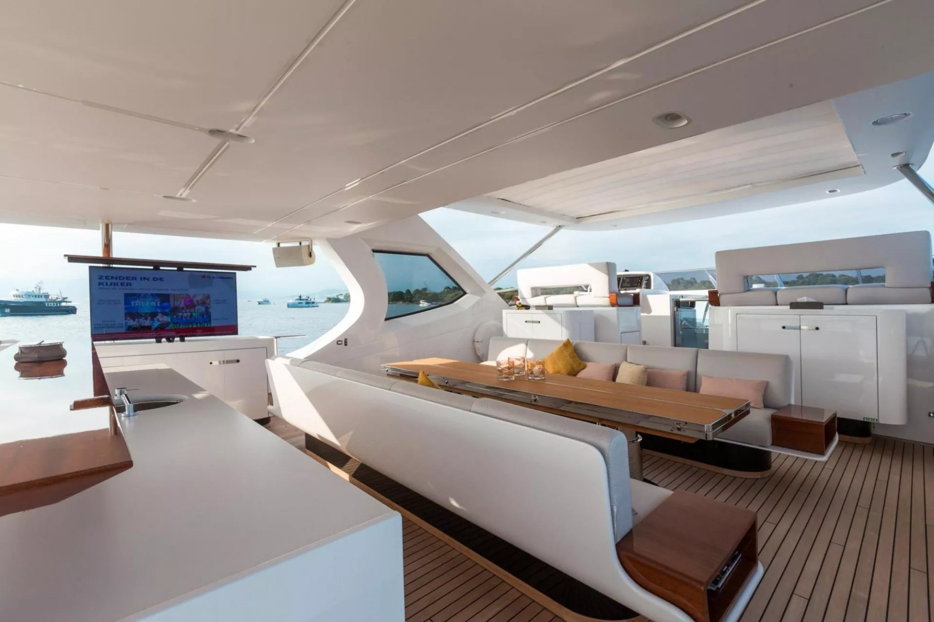 https://dev-api.arconyachts.com/storage/media/18685/conversions/882_7584538130-optimize.webp