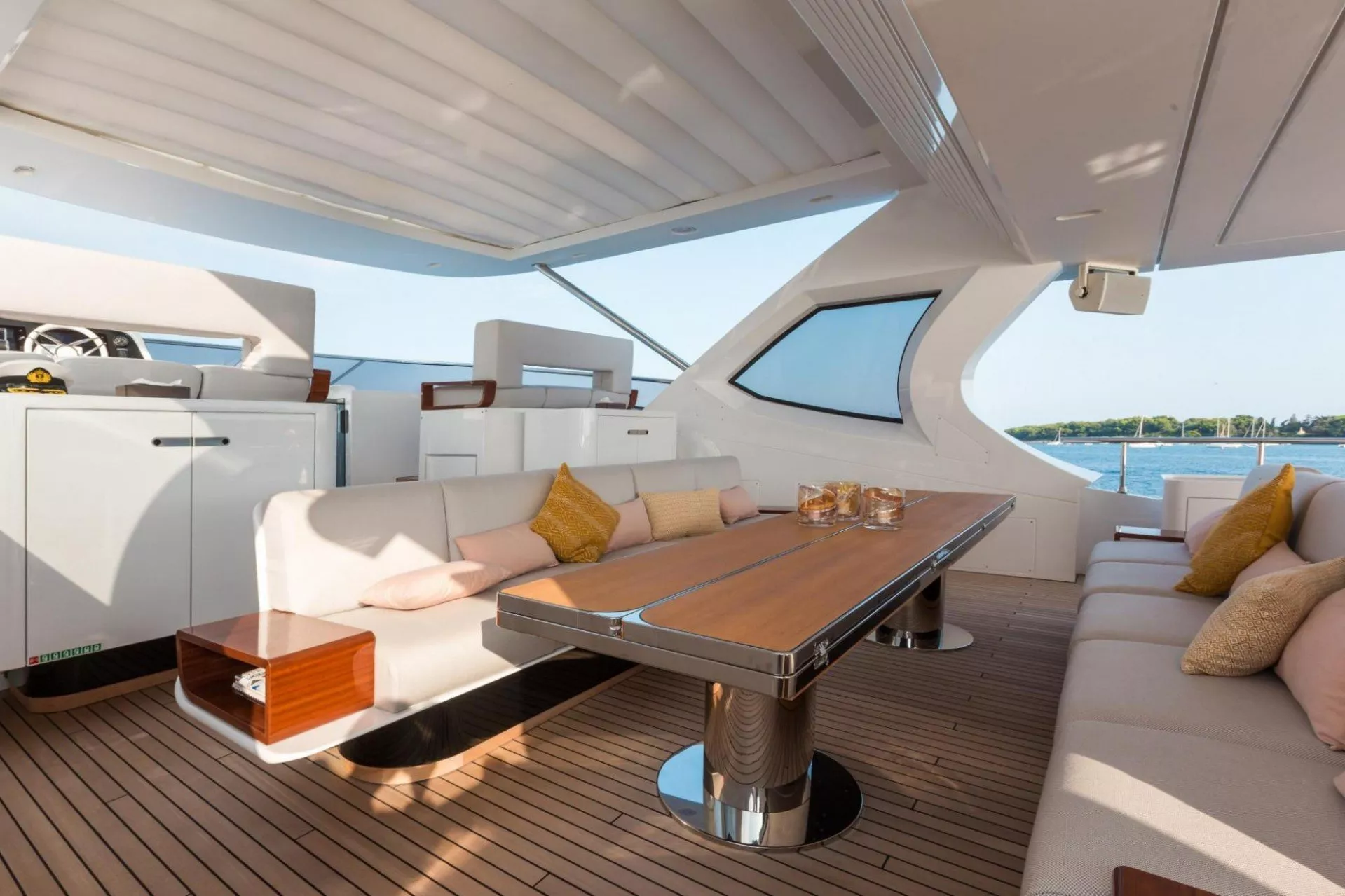 https://dev-api.arconyachts.com/storage/media/18687/conversions/882_1208684467-optimize.webp