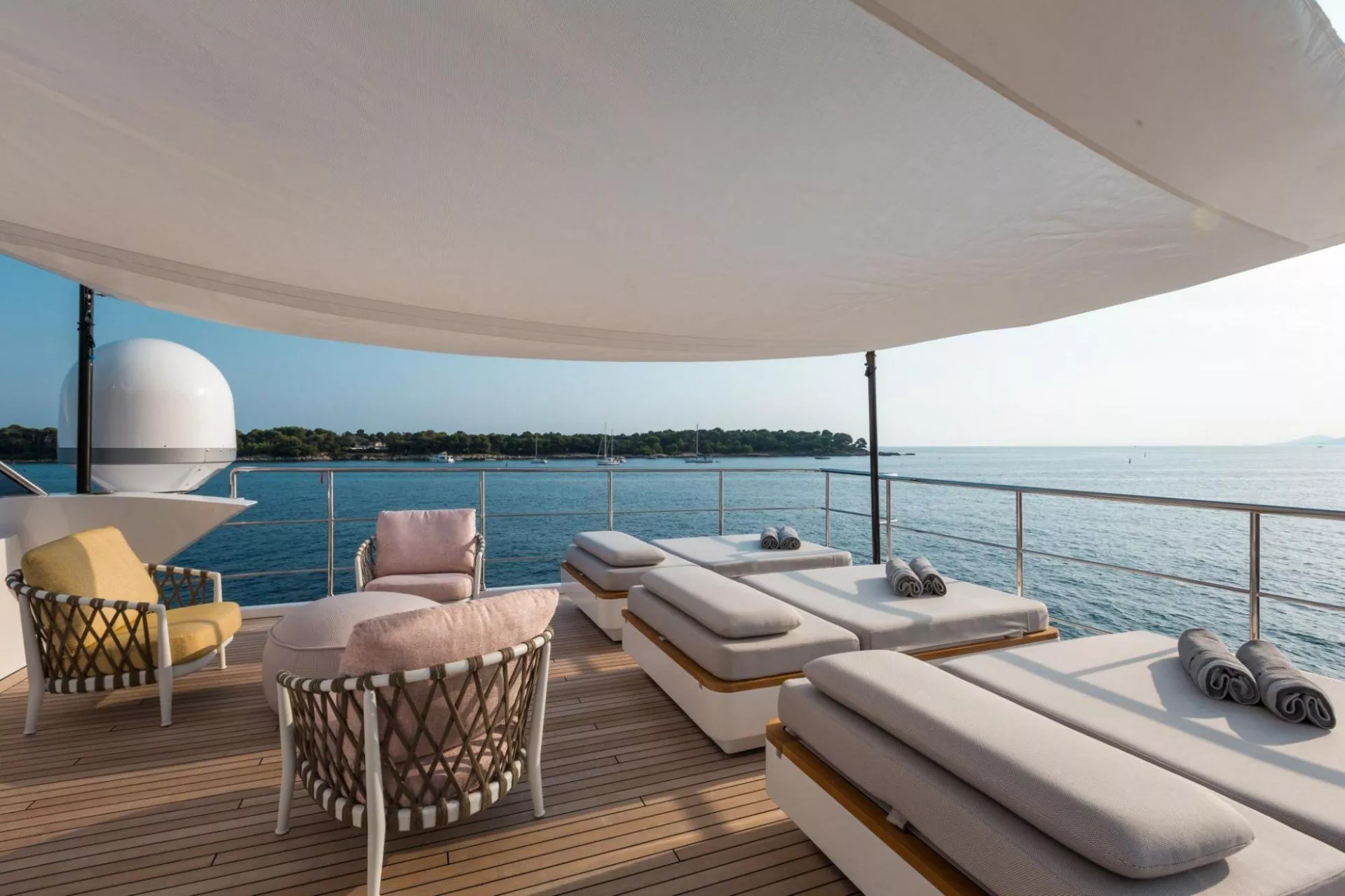 https://dev-api.arconyachts.com/storage/media/18688/conversions/882_1457802495-optimize.webp