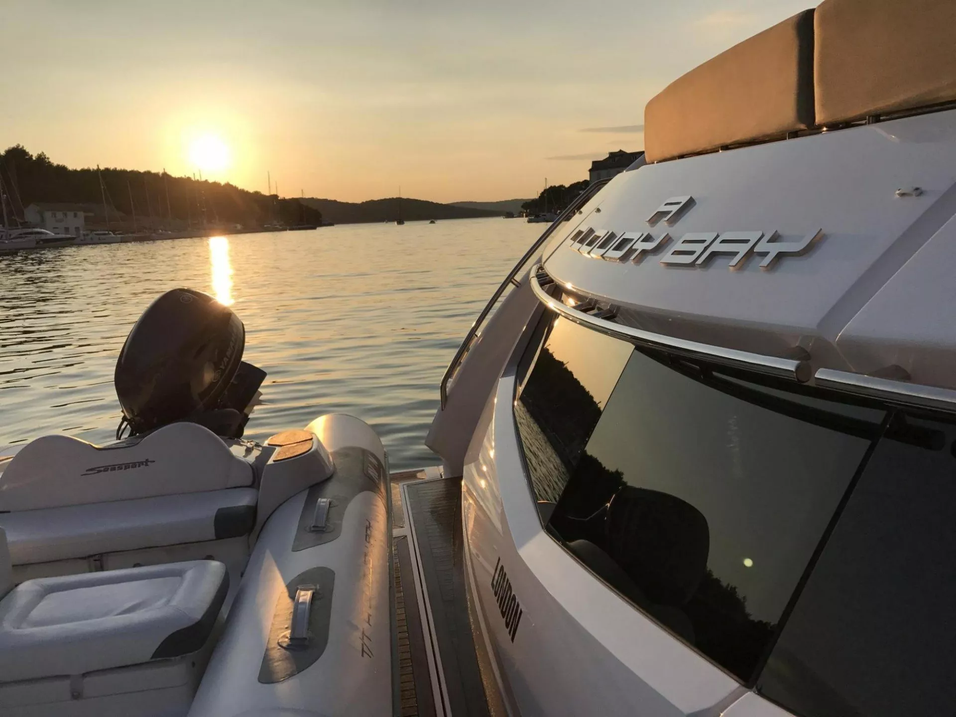 https://dev-api.arconyachts.com/storage/media/18708/conversions/880_2044864686-optimize.webp