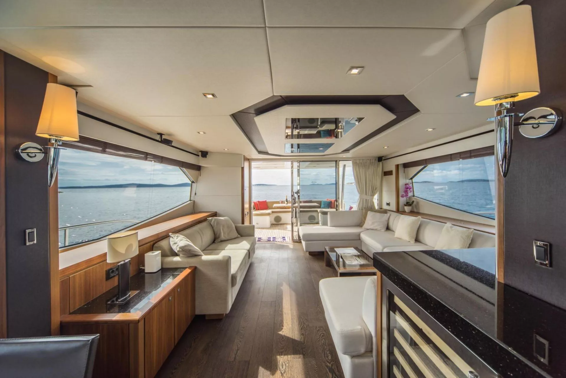 https://dev-api.arconyachts.com/storage/media/18711/conversions/880_8237898149-optimize.webp