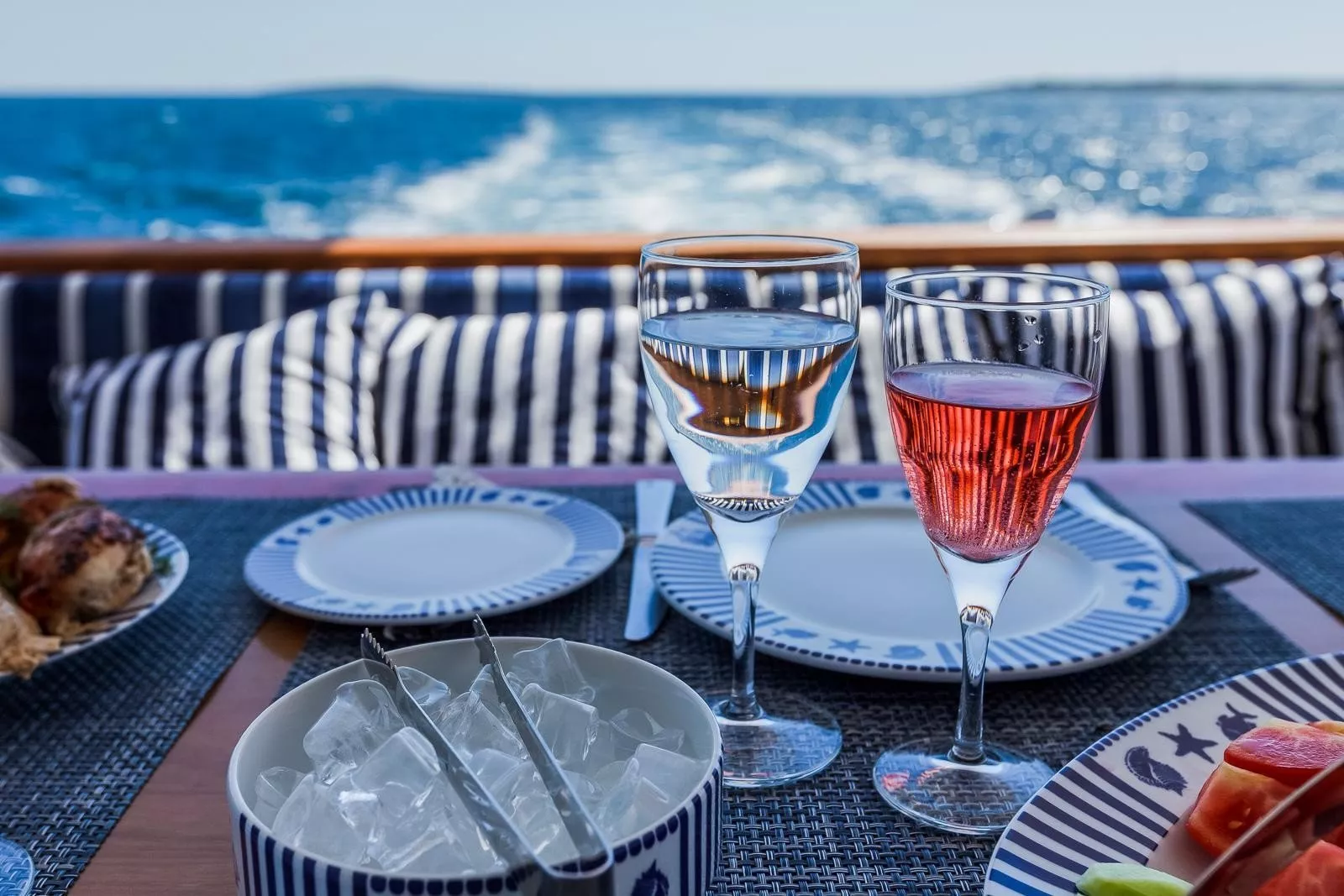 https://dev-api.arconyachts.com/storage/media/18835/conversions/876_5994278960-optimize.webp