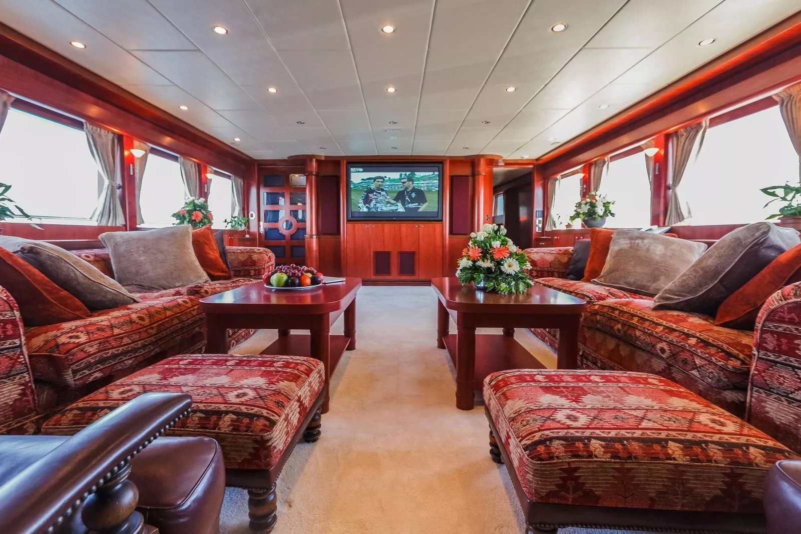 https://dev-api.arconyachts.com/storage/media/18836/conversions/876_5657545982-optimize.webp