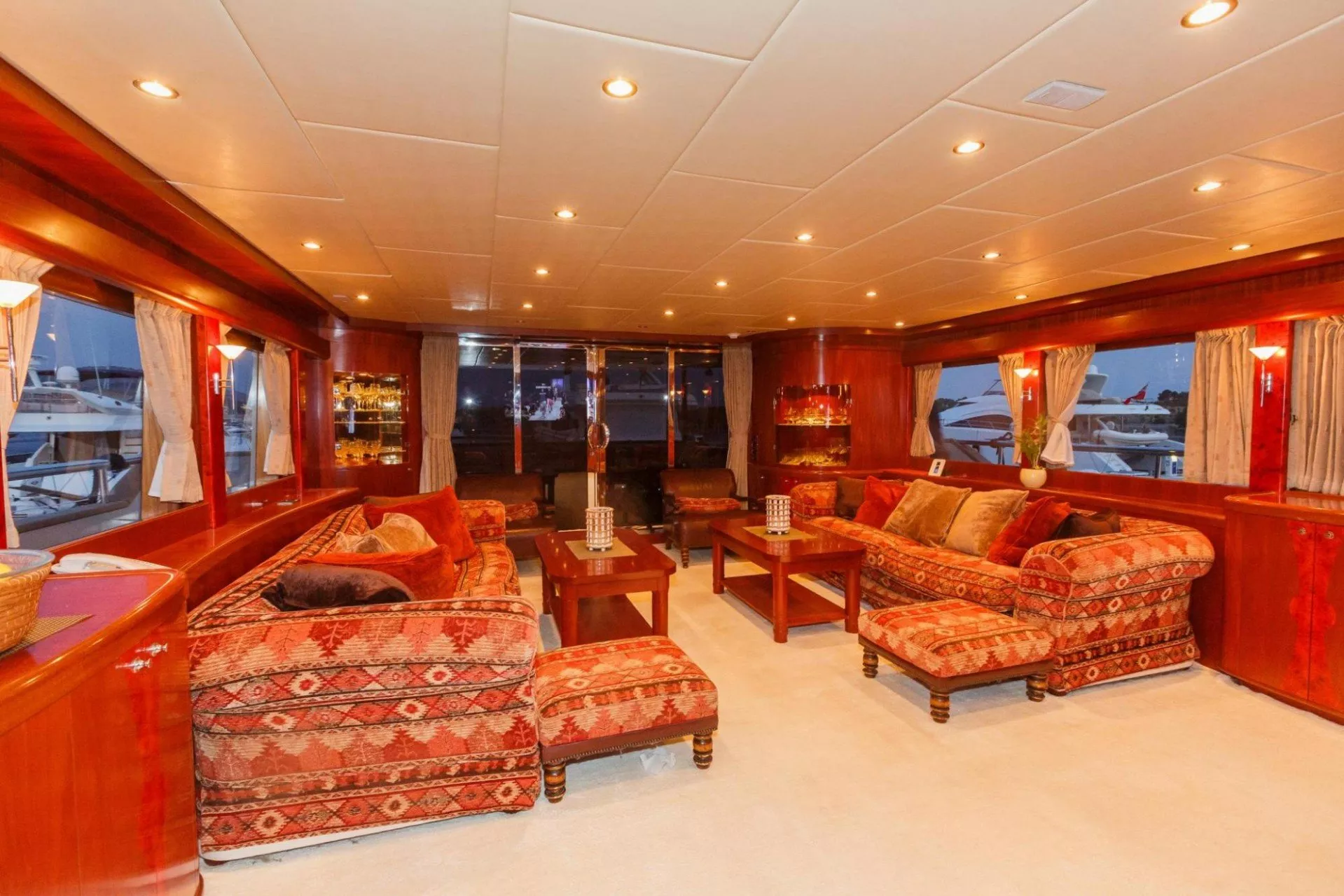 https://dev-api.arconyachts.com/storage/media/18845/conversions/876_3797100486-optimize.webp