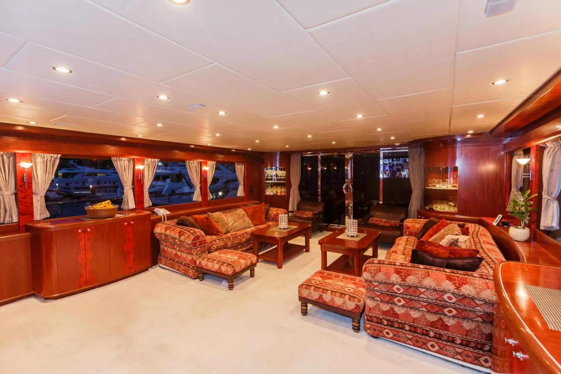 https://dev-api.arconyachts.com/storage/media/18846/conversions/876_2636004743-optimize.webp