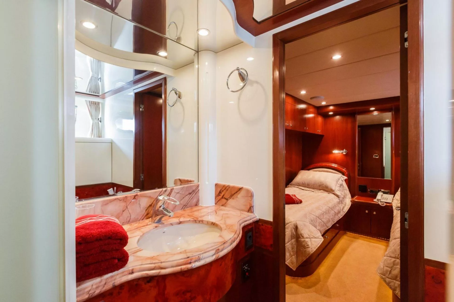 https://dev-api.arconyachts.com/storage/media/18847/conversions/876_5680550029-optimize.webp