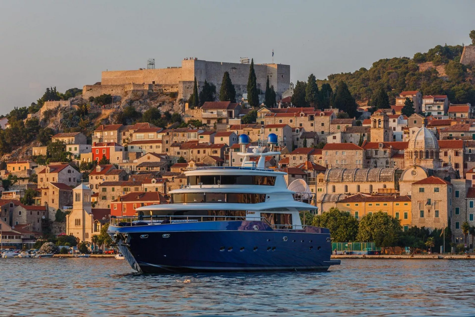 https://dev-api.arconyachts.com/storage/media/18854/conversions/876_0764004255-optimize.webp
