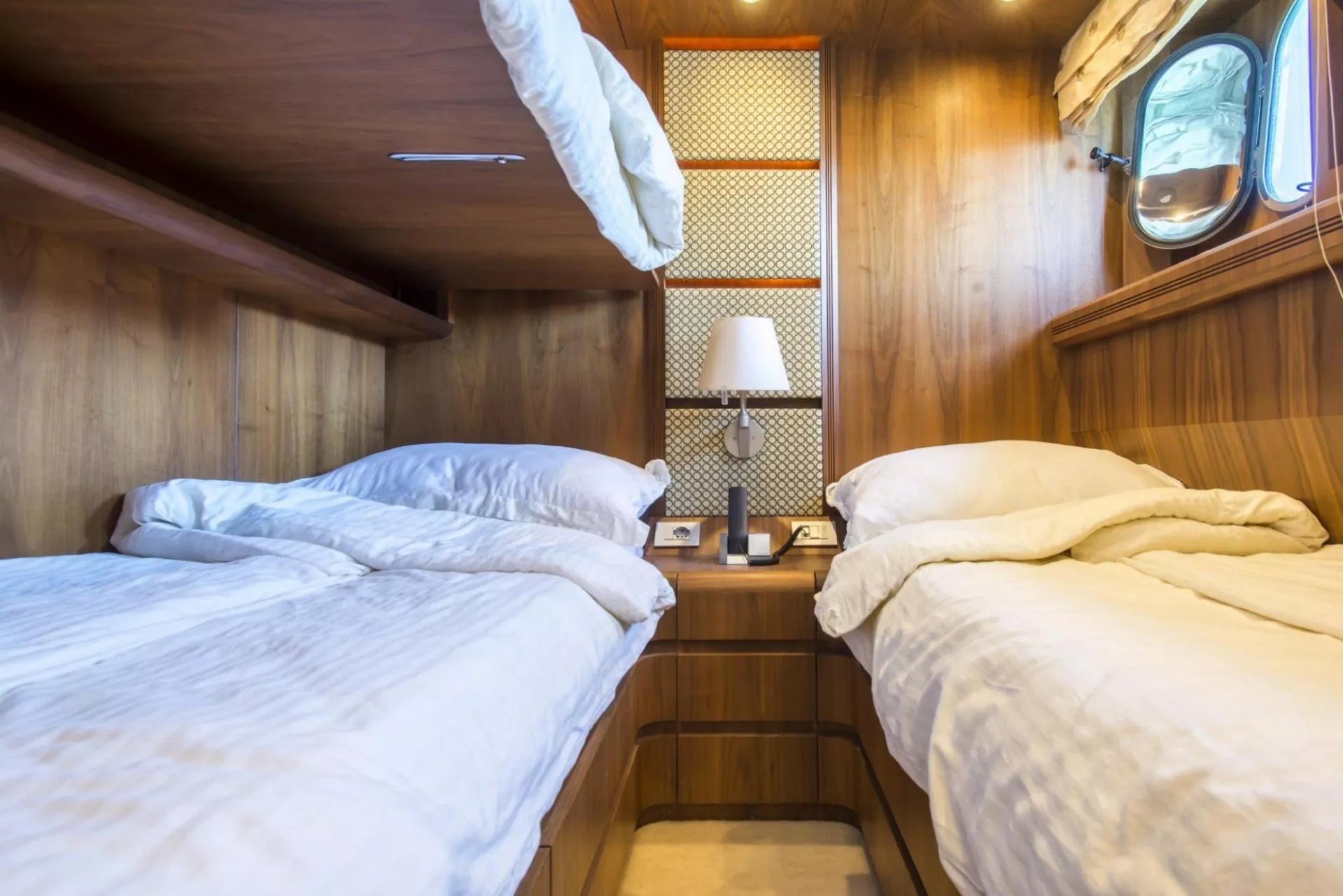 https://dev-api.arconyachts.com/storage/media/18864/conversions/875_8520732959-optimize.webp