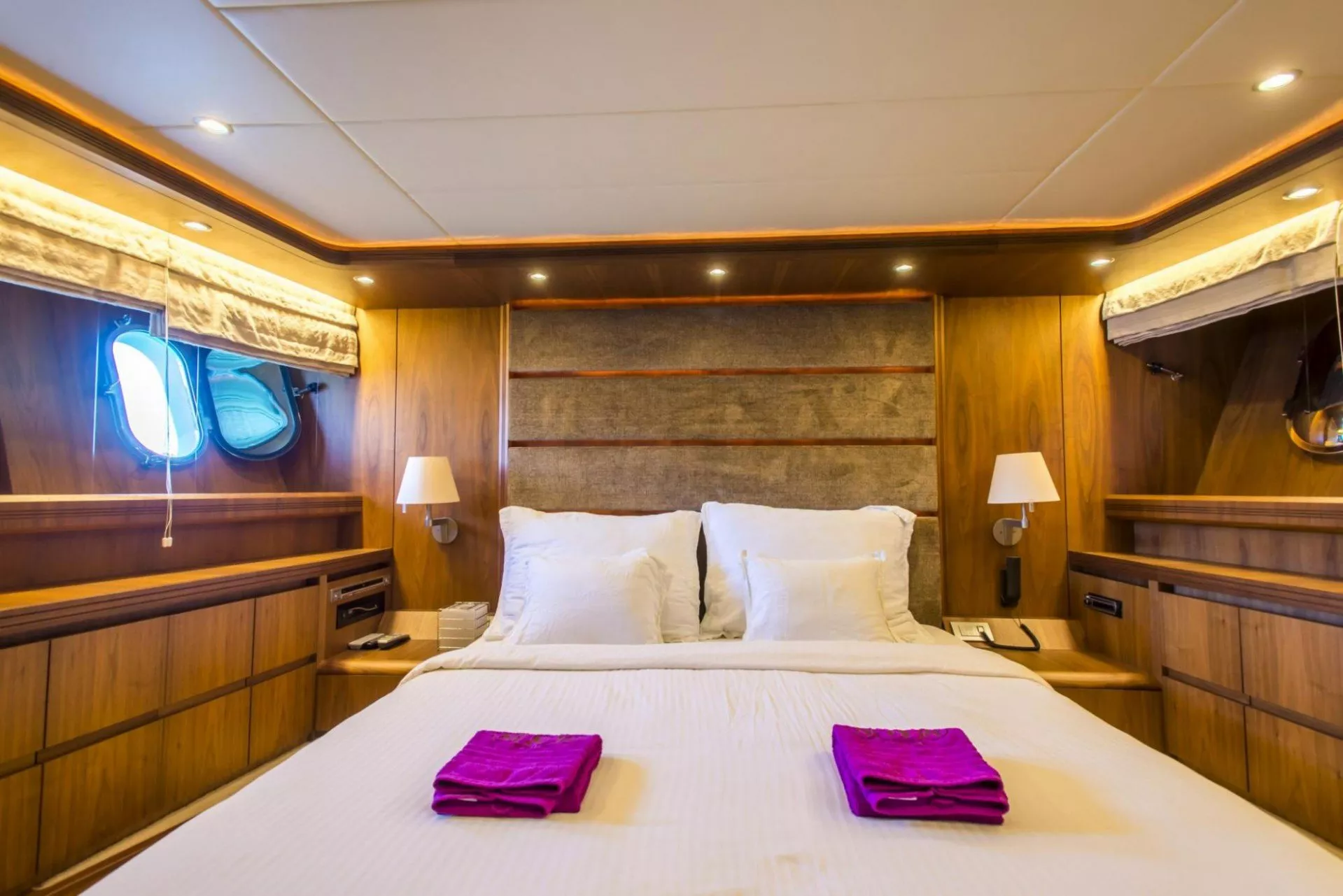 https://dev-api.arconyachts.com/storage/media/18865/conversions/875_2762445239-optimize.webp