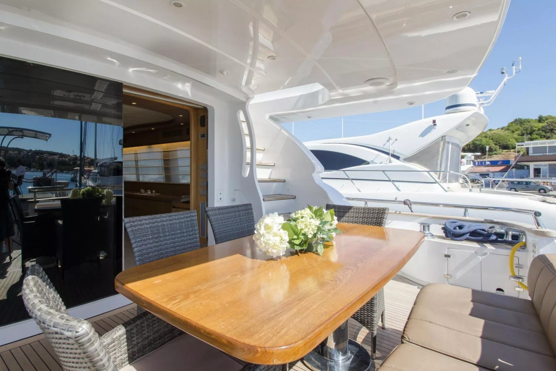 https://dev-api.arconyachts.com/storage/media/18872/conversions/875_1652263880-optimize.webp