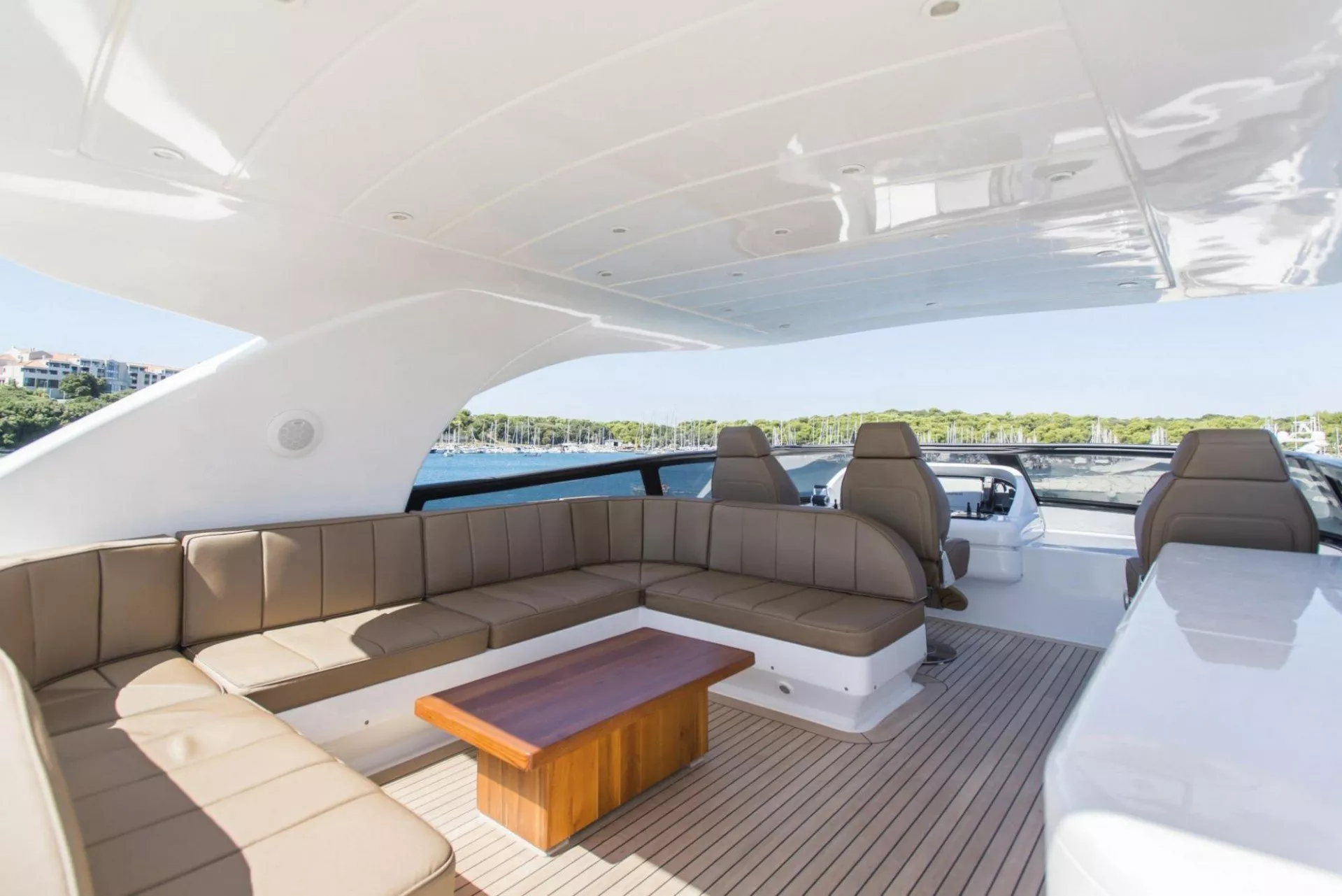 https://dev-api.arconyachts.com/storage/media/18876/conversions/875_2488358624-optimize.webp