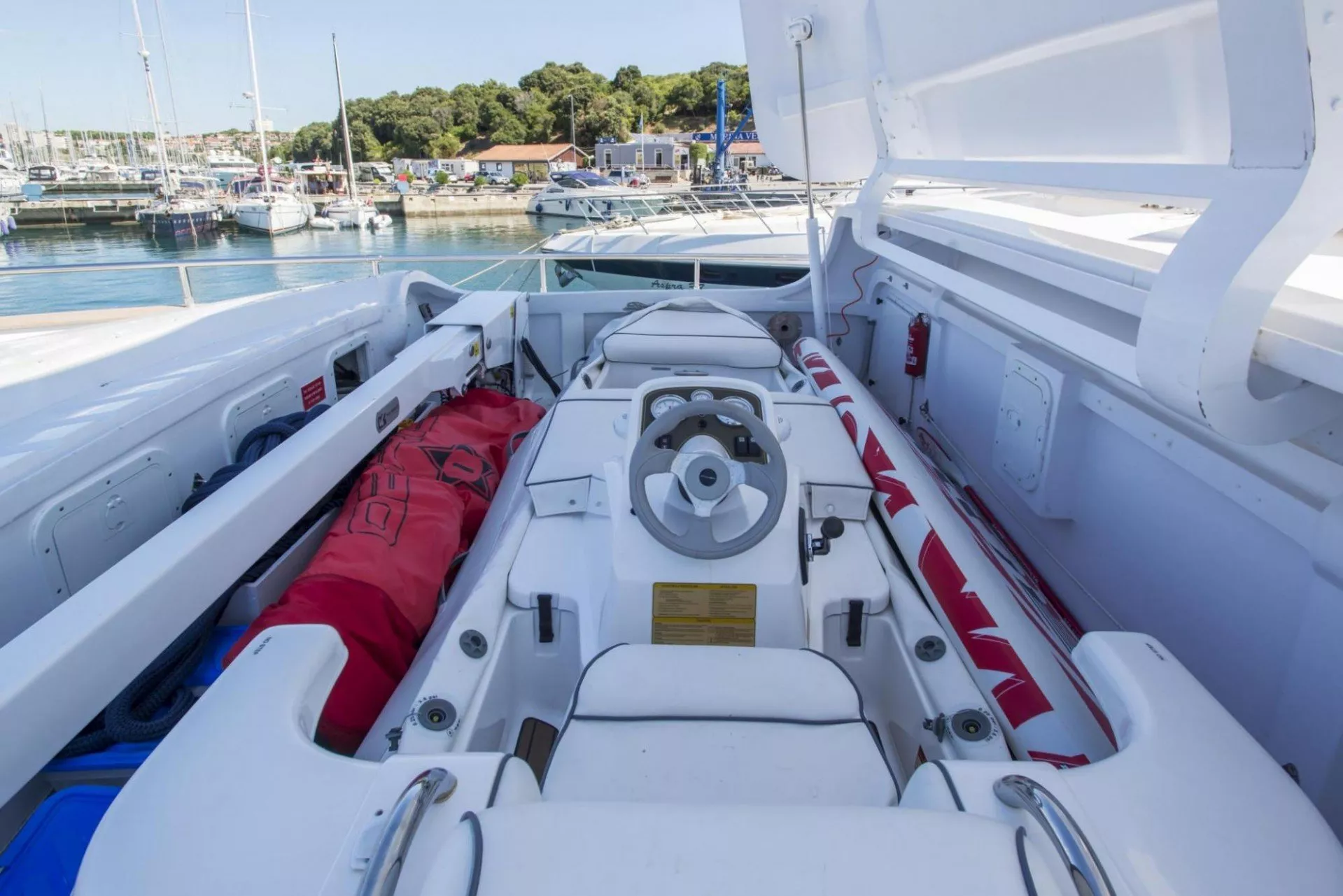 https://dev-api.arconyachts.com/storage/media/18878/conversions/875_7955732876-optimize.webp