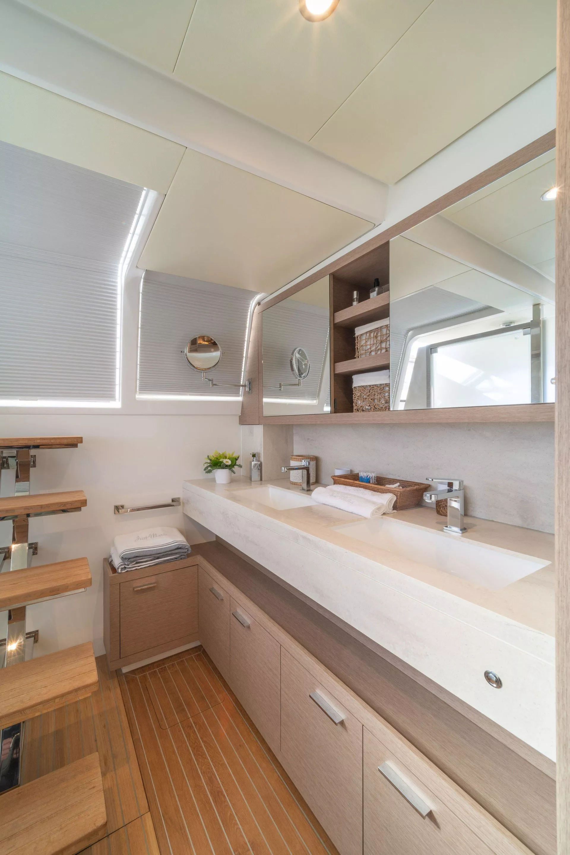 https://dev-api.arconyachts.com/storage/media/18884/conversions/874_8062911406-optimize.webp