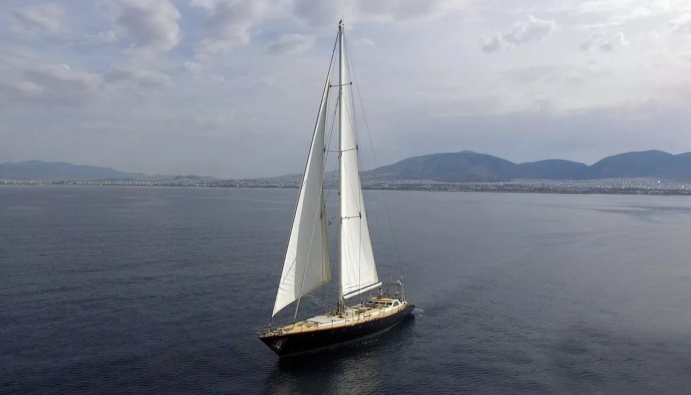 https://dev-api.arconyachts.com/storage/media/18988/conversions/869_2890488415-optimize.webp