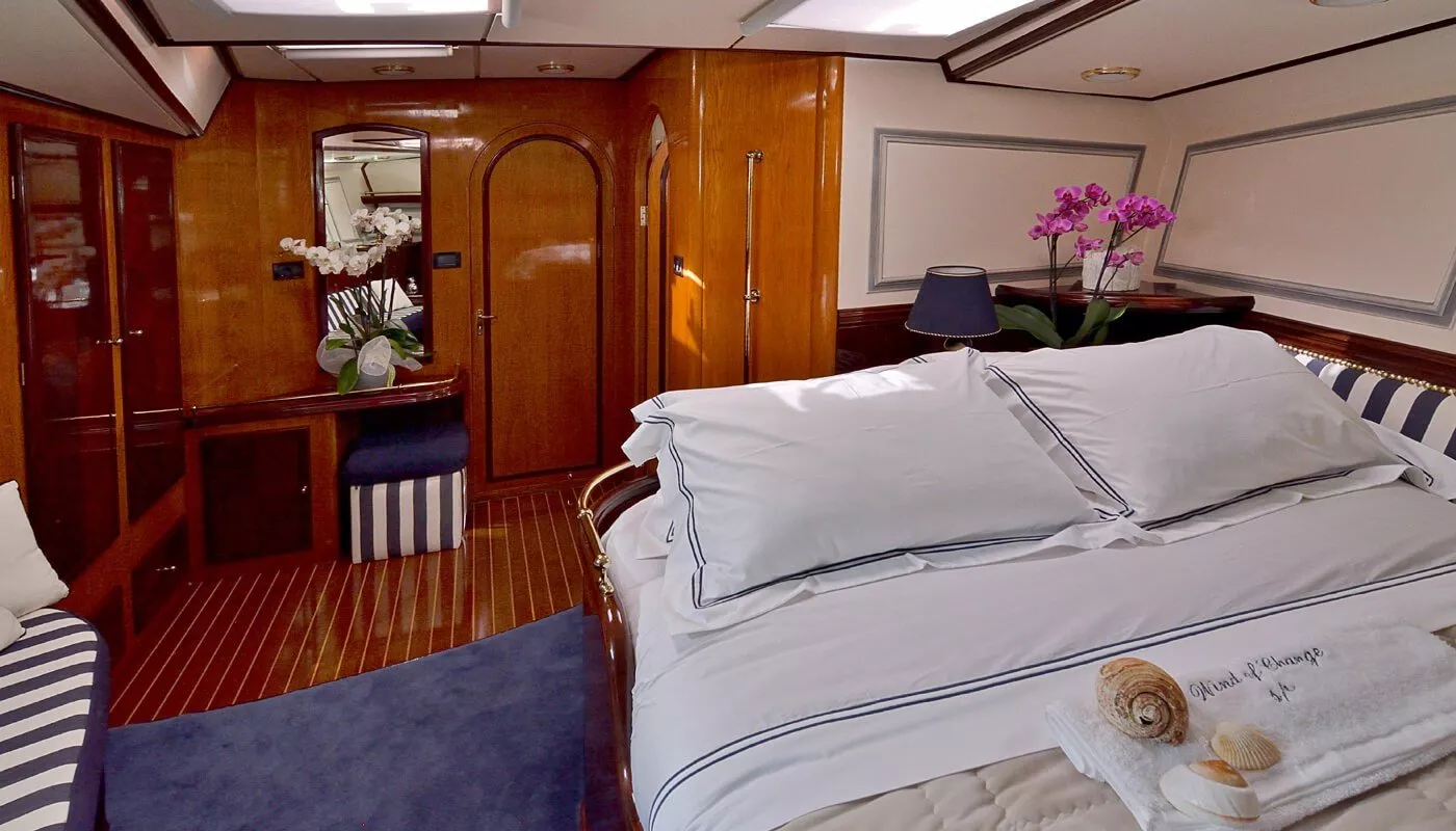 https://dev-api.arconyachts.com/storage/media/18993/conversions/869_7650207281-optimize.webp