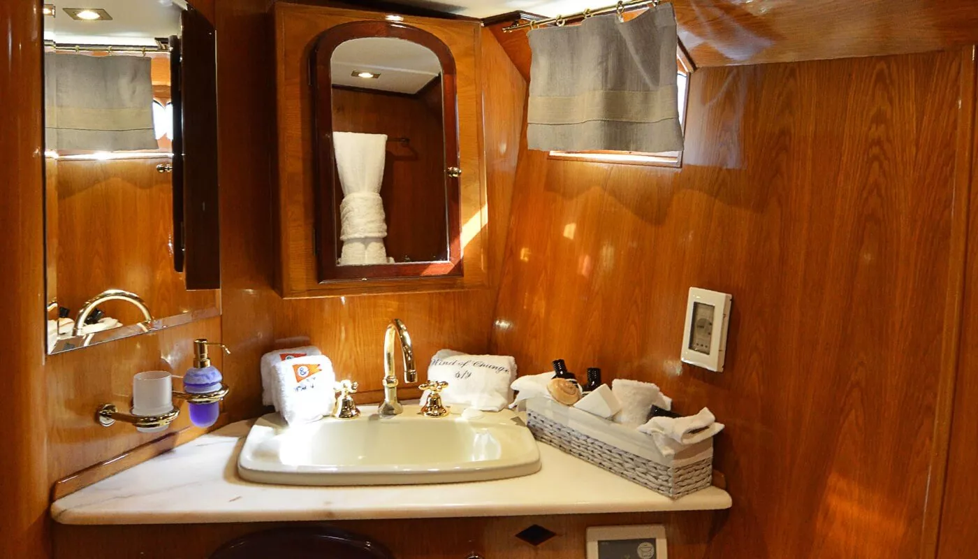 https://dev-api.arconyachts.com/storage/media/18998/conversions/869_6004617647-optimize.webp