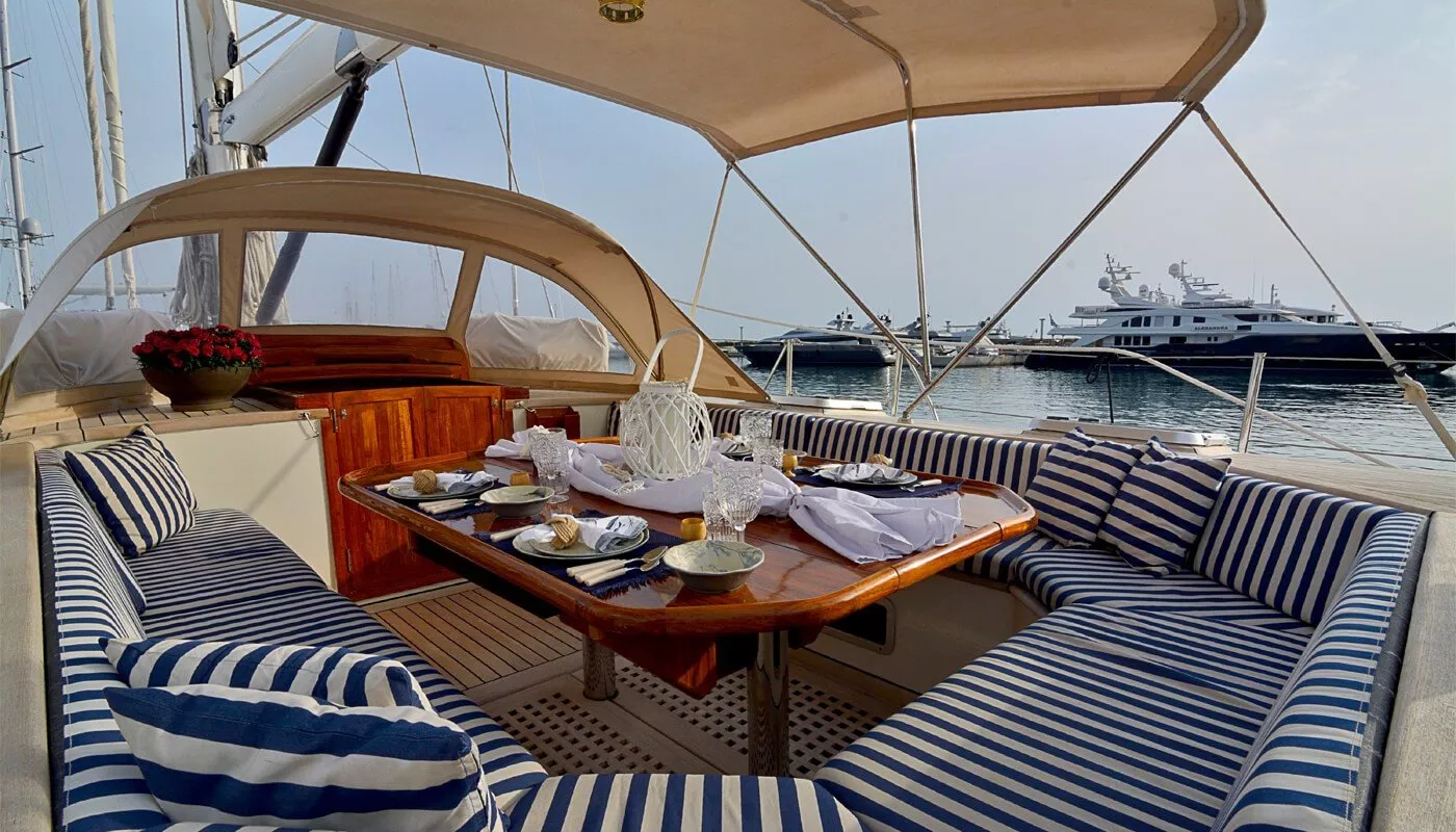 https://dev-api.arconyachts.com/storage/media/19000/conversions/869_3847412668-optimize.webp