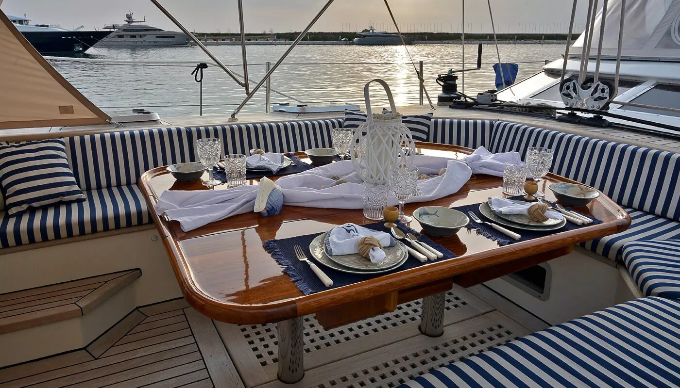 https://dev-api.arconyachts.com/storage/media/19001/conversions/869_4807528418-optimize.webp