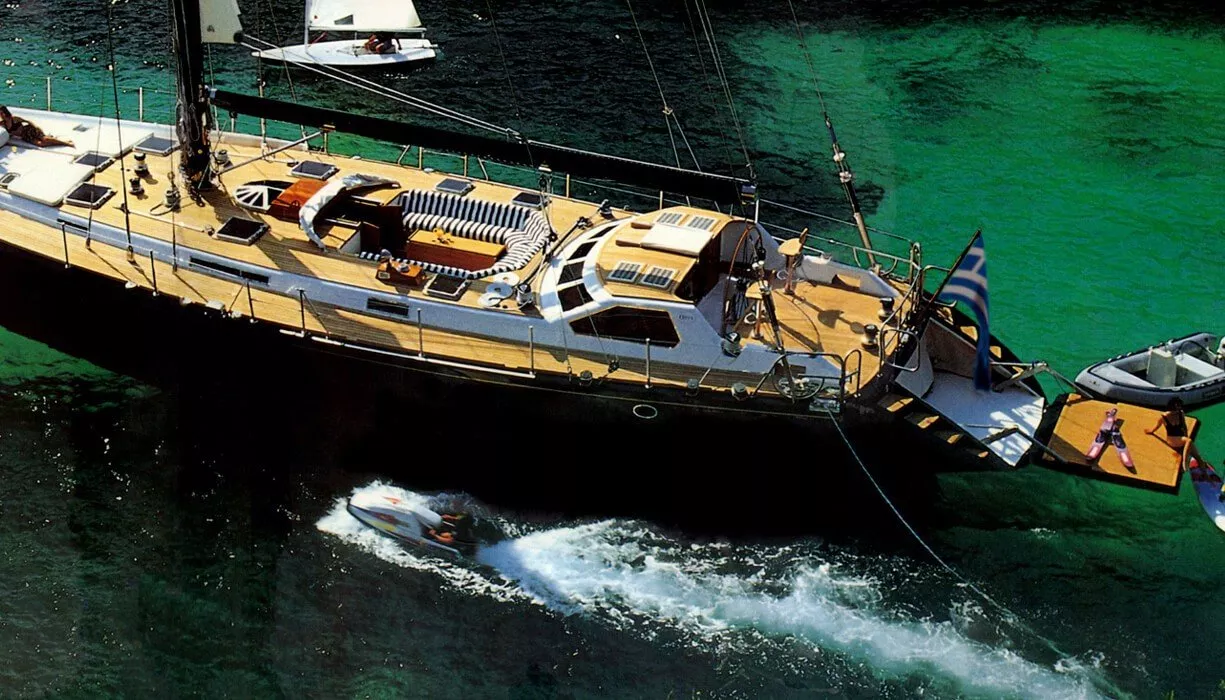 https://dev-api.arconyachts.com/storage/media/19004/conversions/869_3075146441-optimize.webp