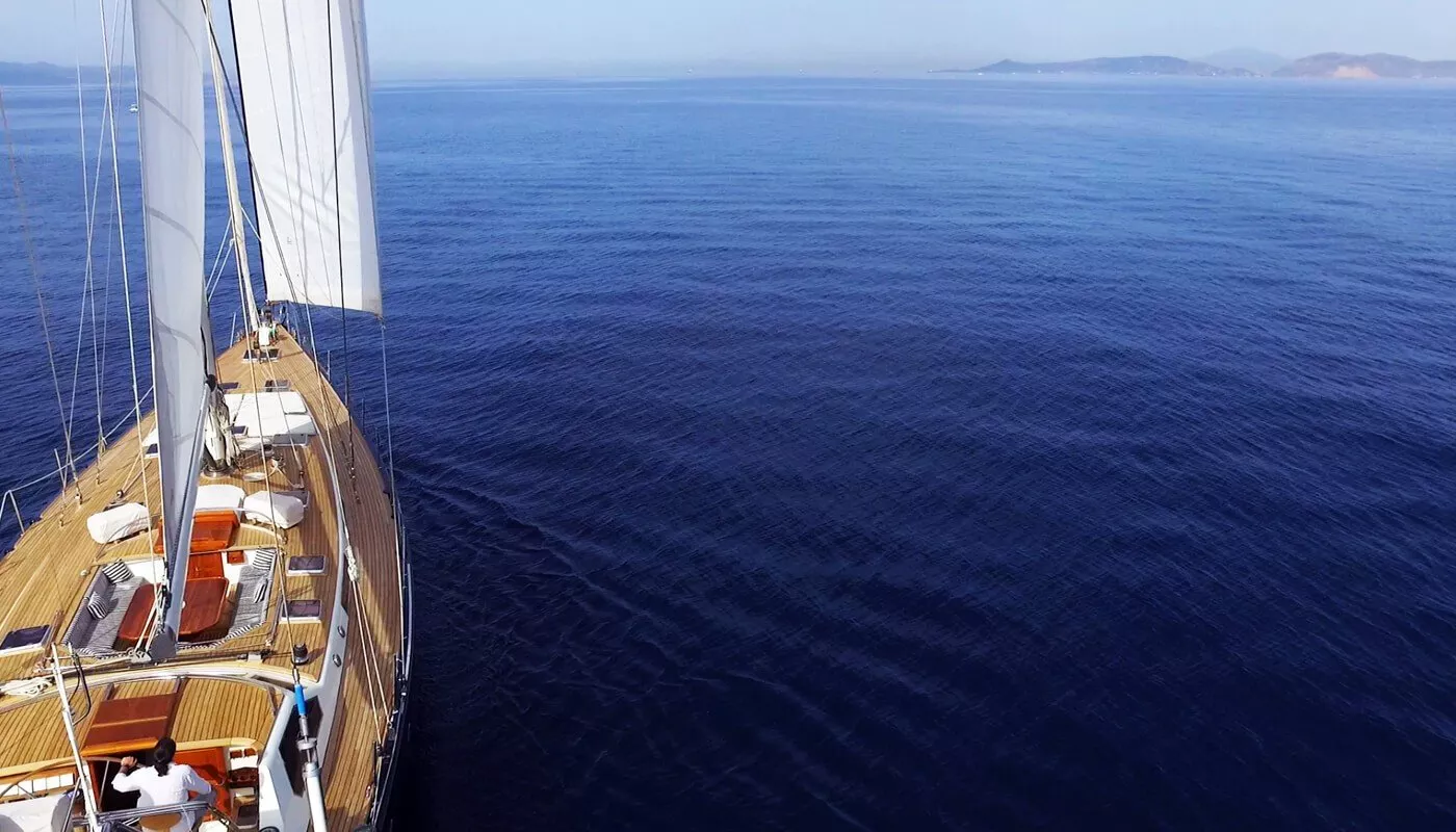 https://dev-api.arconyachts.com/storage/media/19005/conversions/869_0909243862-optimize.webp