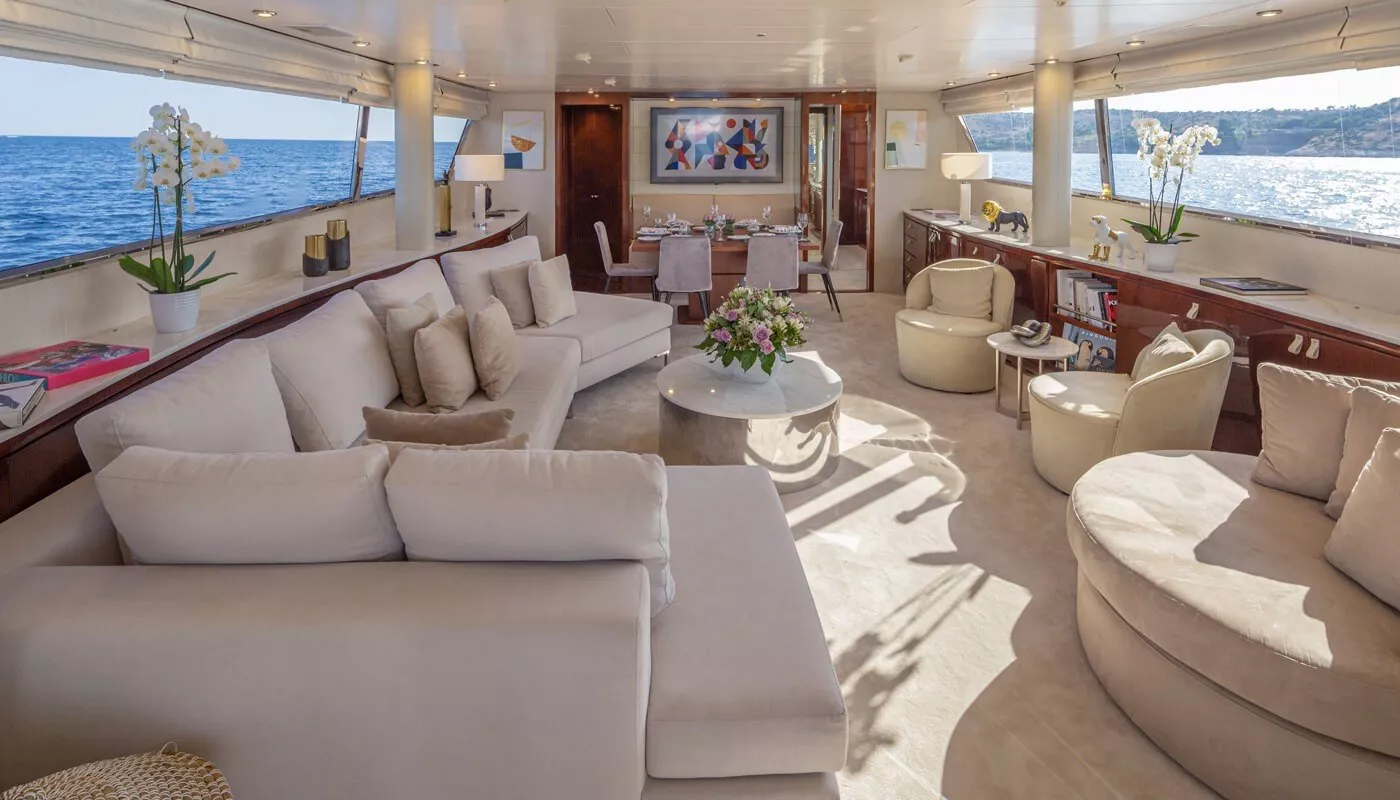 https://dev-api.arconyachts.com/storage/media/19011/conversions/868_5831548835-optimize.webp