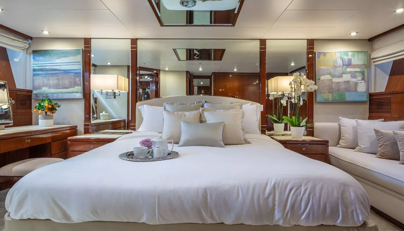 https://dev-api.arconyachts.com/storage/media/19024/conversions/868_8941630307-optimize.webp
