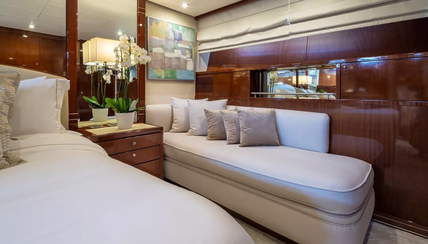 https://dev-api.arconyachts.com/storage/media/19025/conversions/868_1380167494-optimize.webp