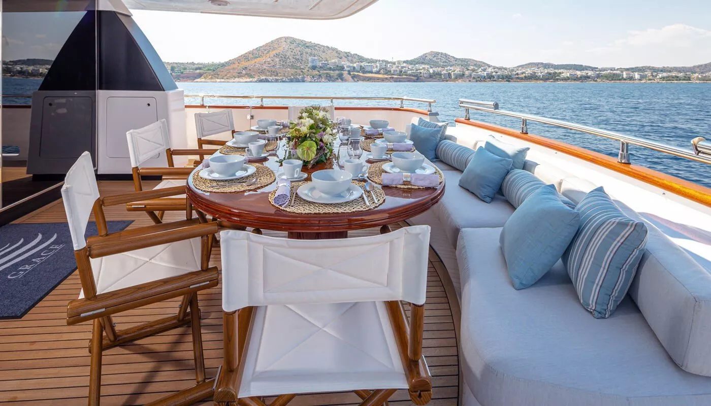 https://dev-api.arconyachts.com/storage/media/19031/conversions/868_6225895631-optimize.webp