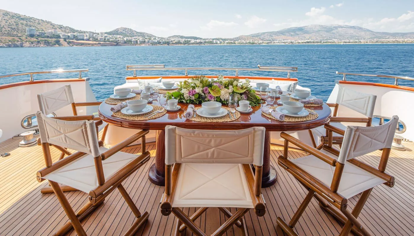 https://dev-api.arconyachts.com/storage/media/19033/conversions/868_2767829490-optimize.webp