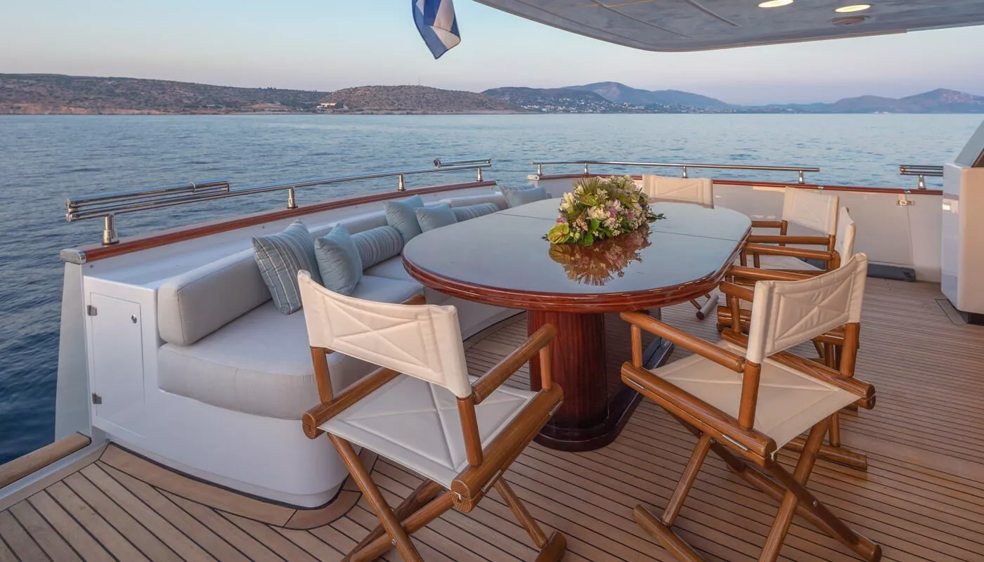 https://dev-api.arconyachts.com/storage/media/19034/conversions/868_1961840208-optimize.webp