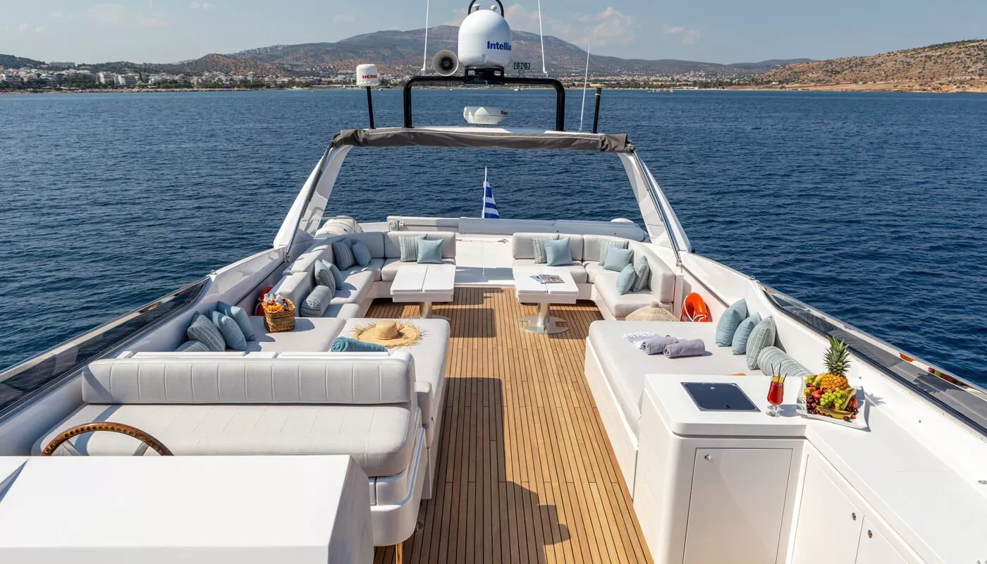 https://dev-api.arconyachts.com/storage/media/19036/conversions/868_3586402633-optimize.webp
