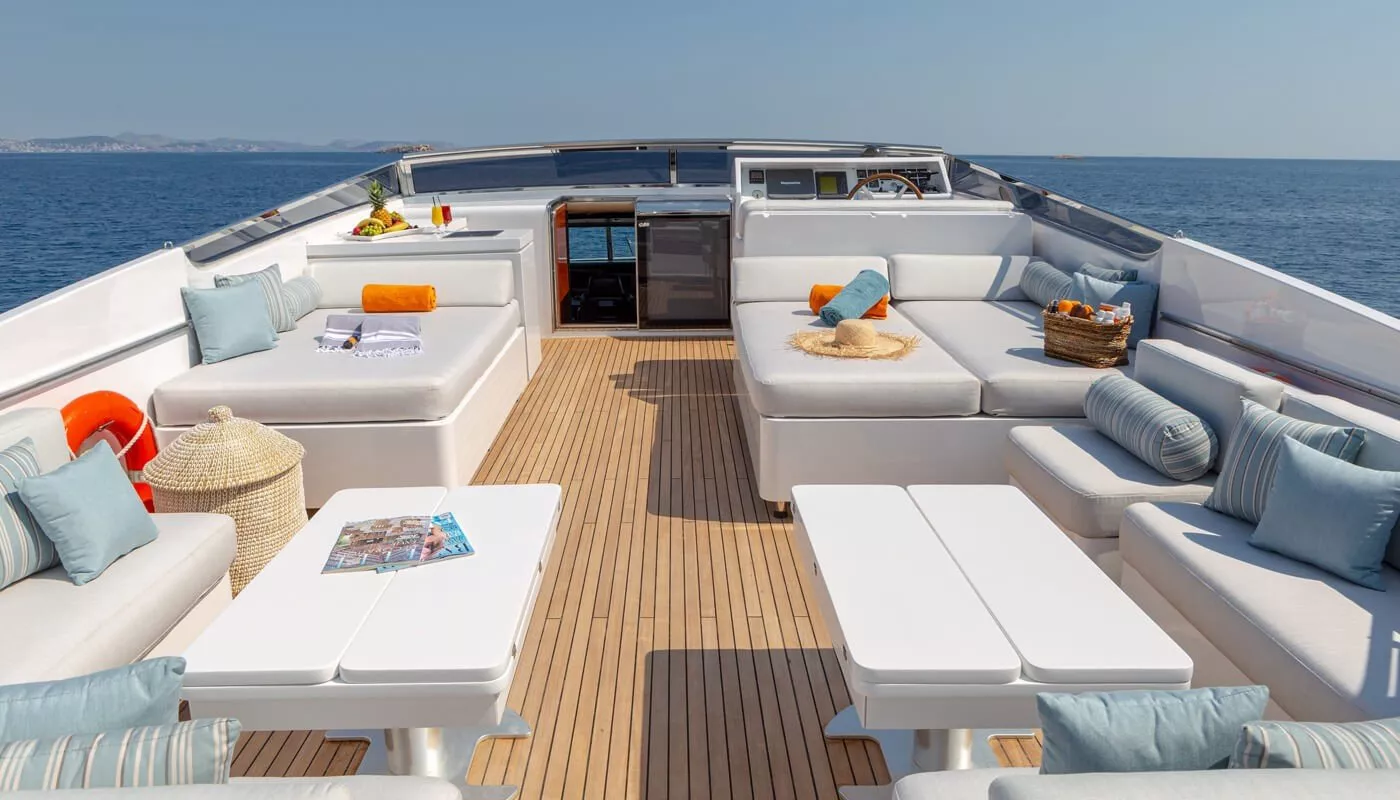 https://dev-api.arconyachts.com/storage/media/19037/conversions/868_4075518586-optimize.webp