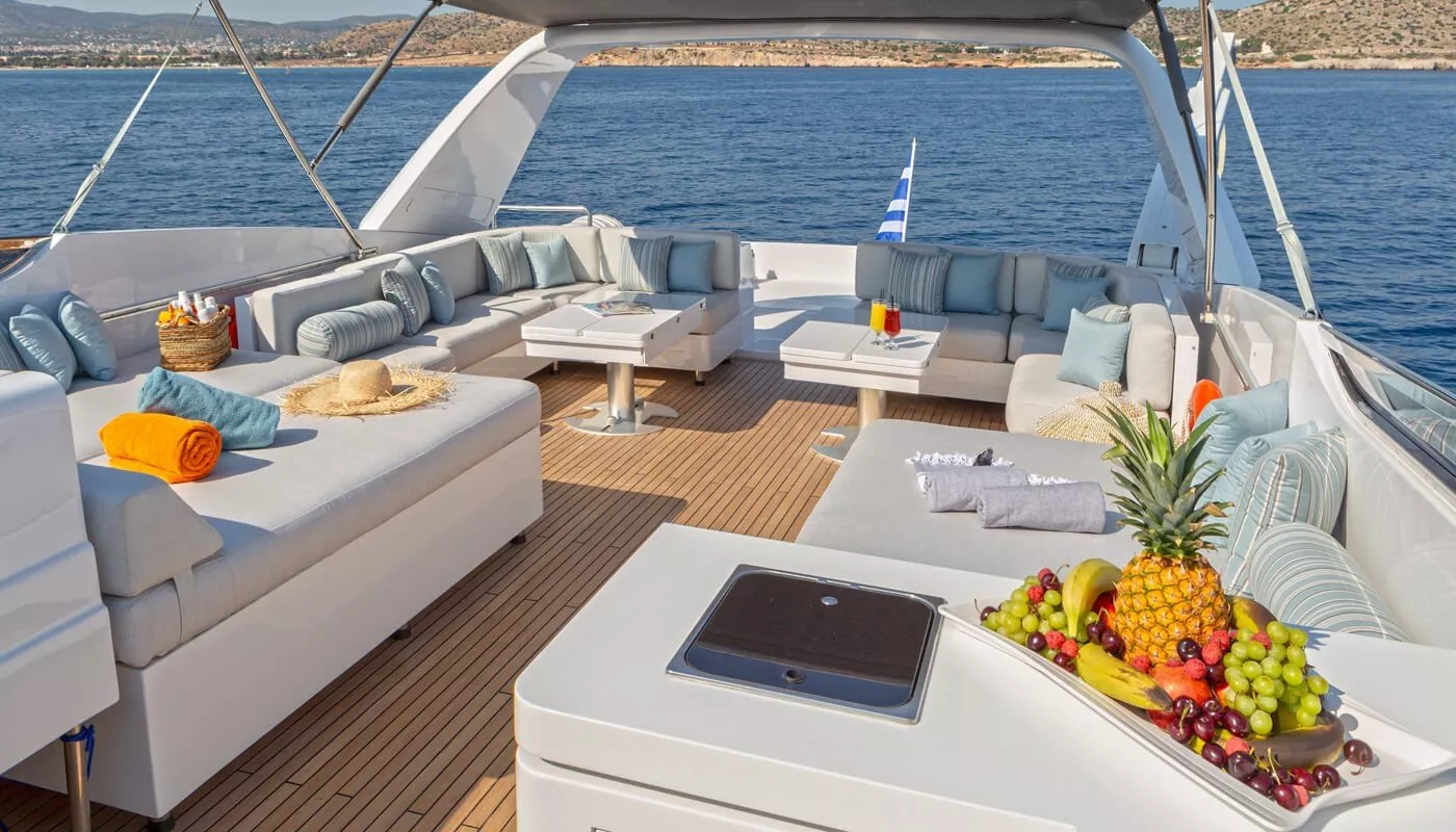 https://dev-api.arconyachts.com/storage/media/19038/conversions/868_5376410269-optimize.webp