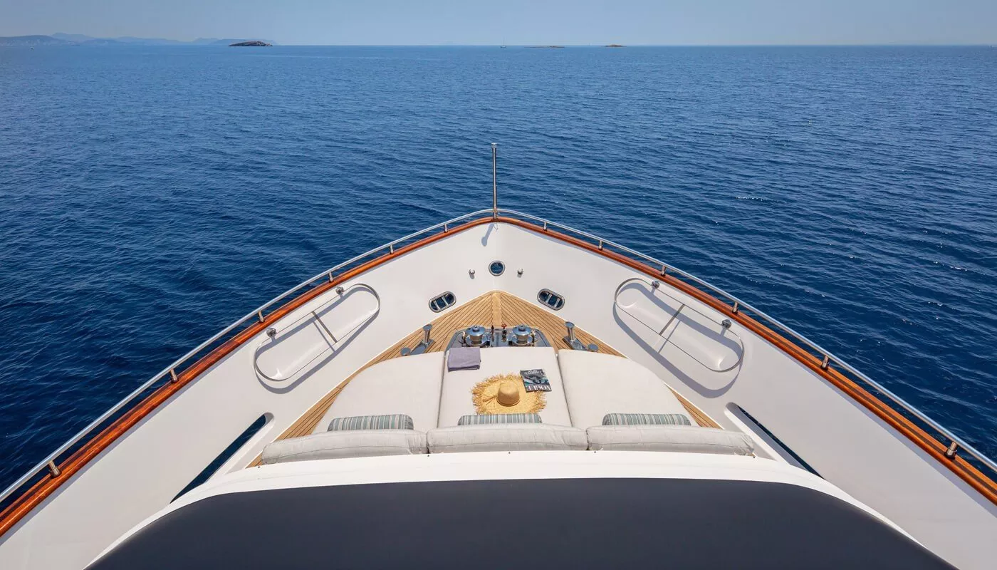 https://dev-api.arconyachts.com/storage/media/19041/conversions/868_7978278057-optimize.webp