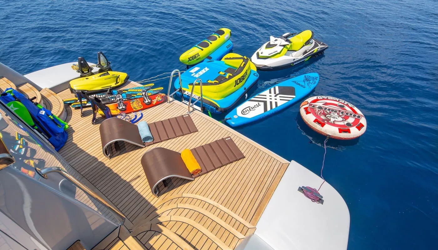 https://dev-api.arconyachts.com/storage/media/19043/conversions/868_3283381390-optimize.webp