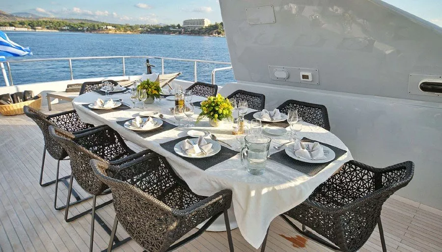 https://dev-api.arconyachts.com/storage/media/19077/conversions/866_4755390119-optimize.webp