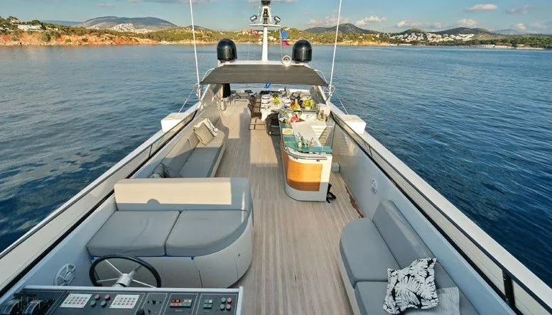 https://dev-api.arconyachts.com/storage/media/19079/conversions/866_5494535382-optimize.webp
