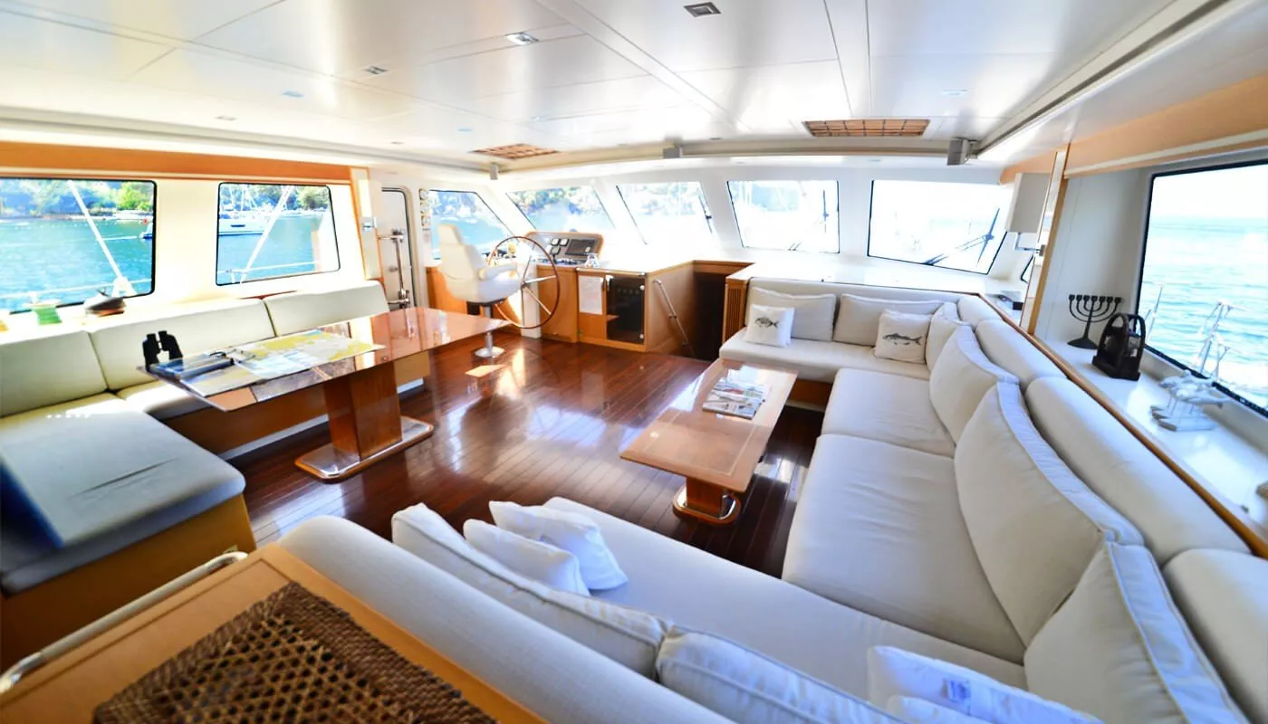https://dev-api.arconyachts.com/storage/media/19125/conversions/864_7340805995-optimize.webp