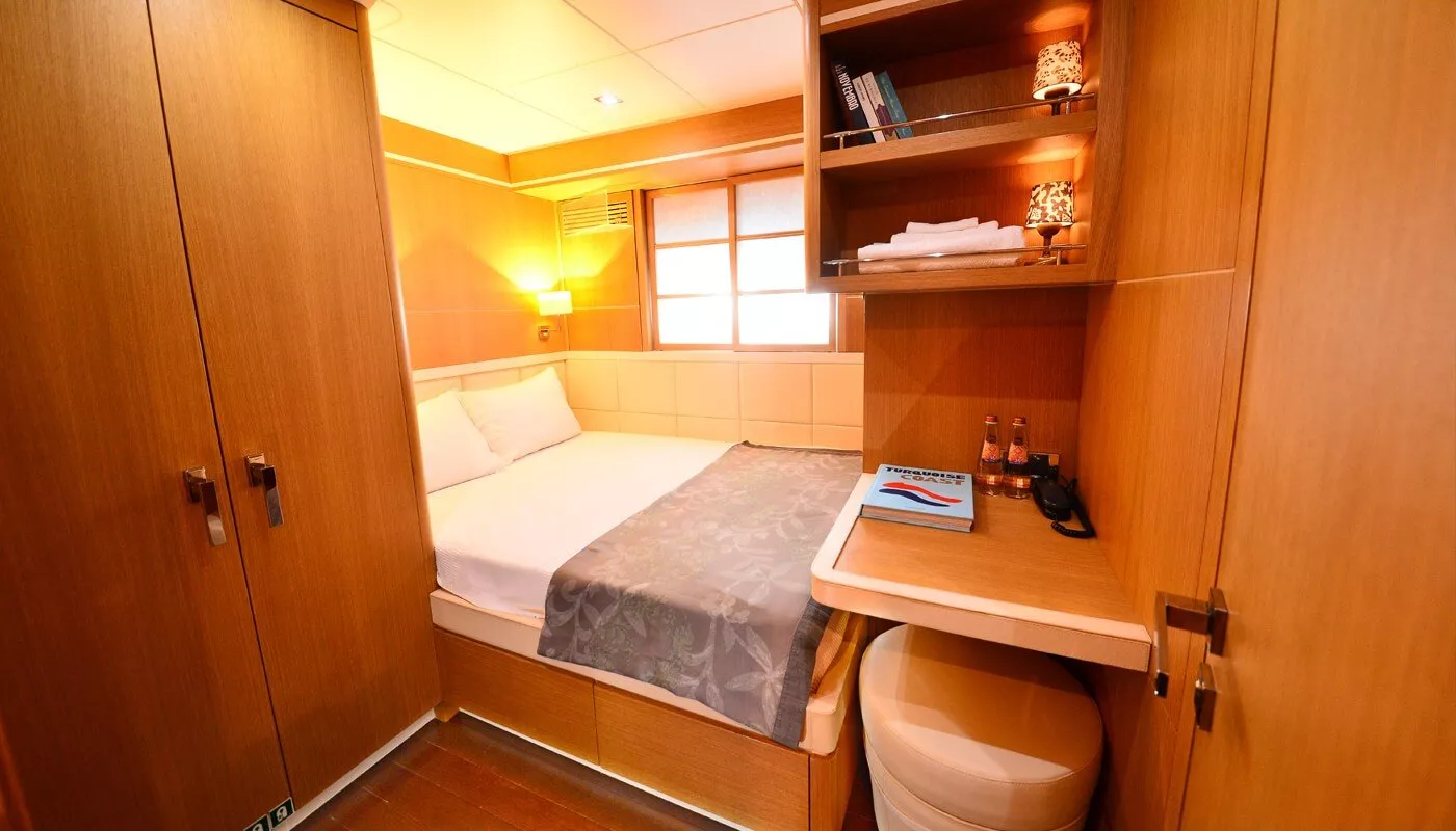 https://dev-api.arconyachts.com/storage/media/19131/conversions/864_9677864481-optimize.webp