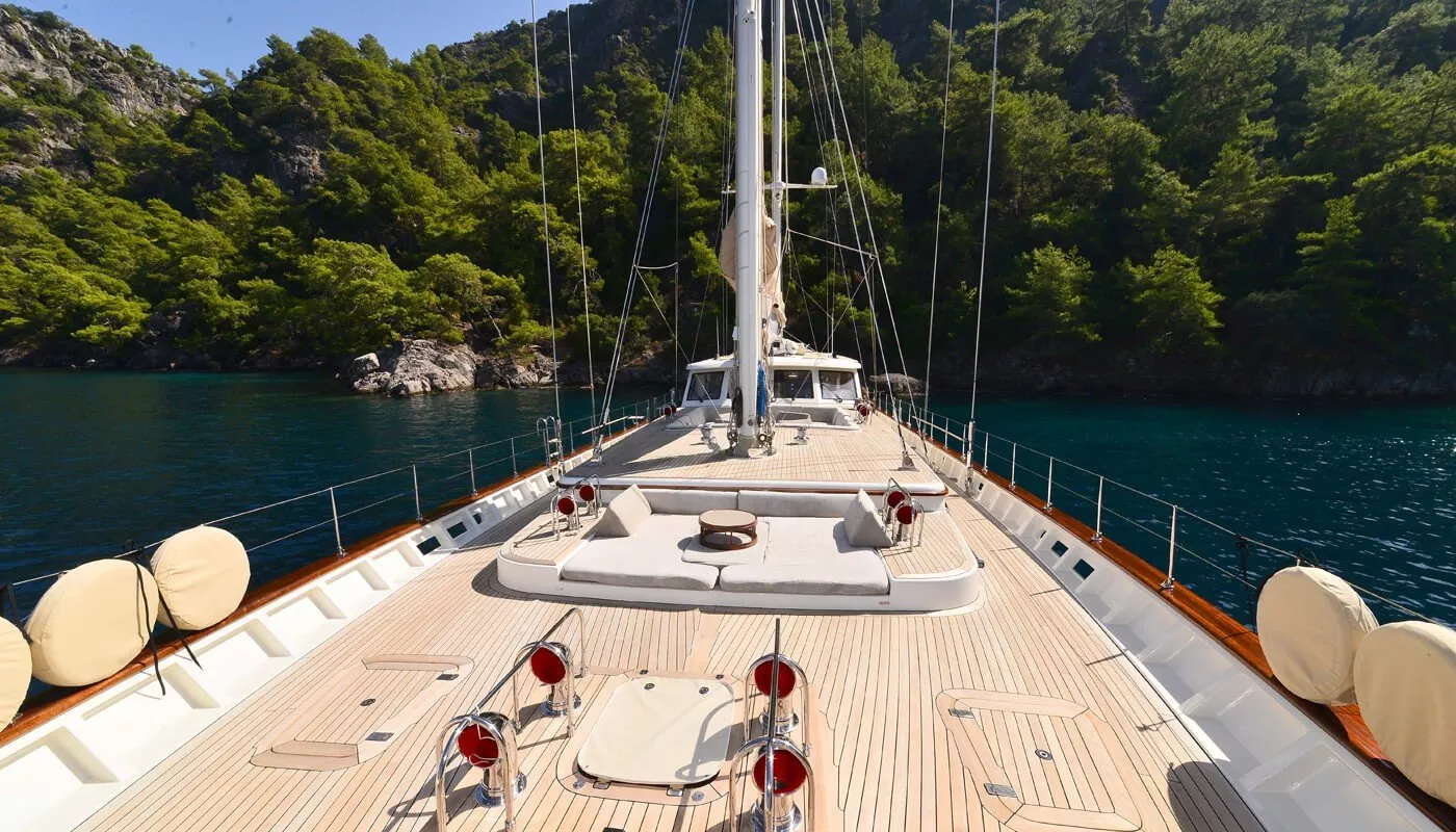 https://dev-api.arconyachts.com/storage/media/19133/conversions/864_9323264373-optimize.webp