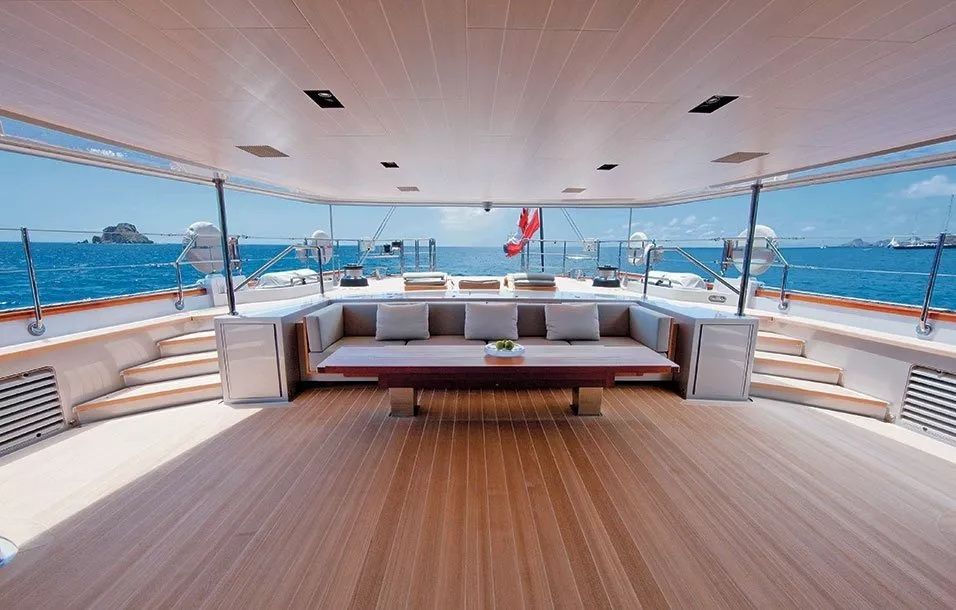 https://dev-api.arconyachts.com/storage/media/19252/conversions/861_1809758627-optimize.webp