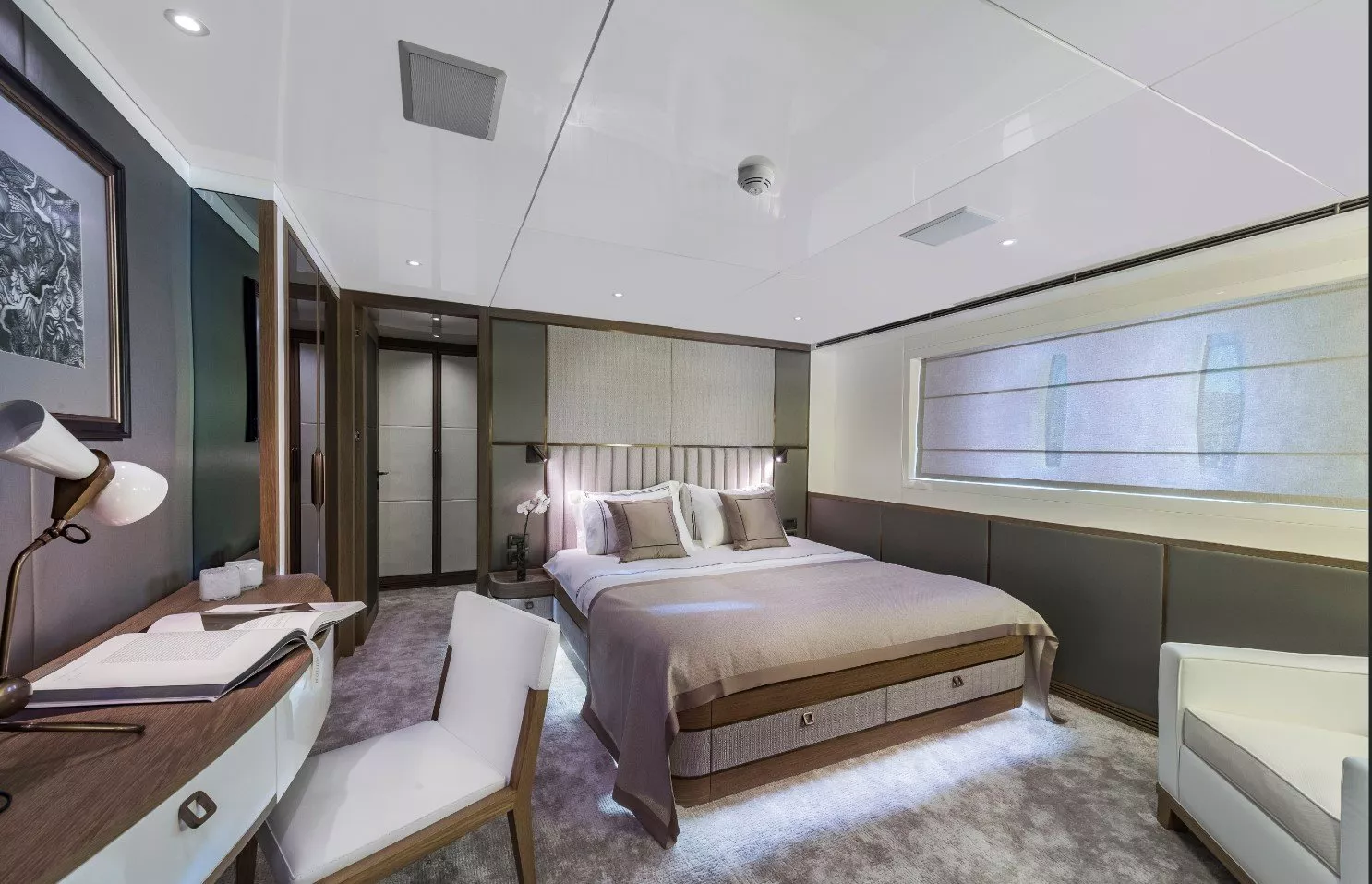 https://dev-api.arconyachts.com/storage/media/19264/conversions/860_7259658835-optimize.webp