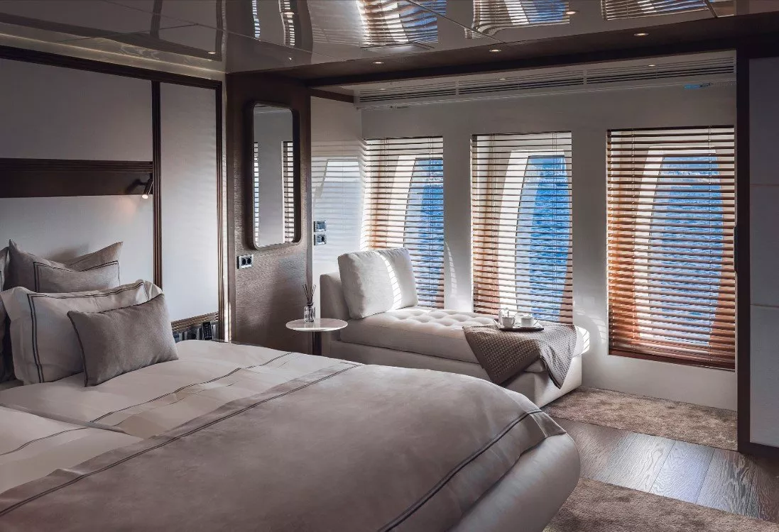 https://dev-api.arconyachts.com/storage/media/19267/conversions/860_0546746751-optimize.webp