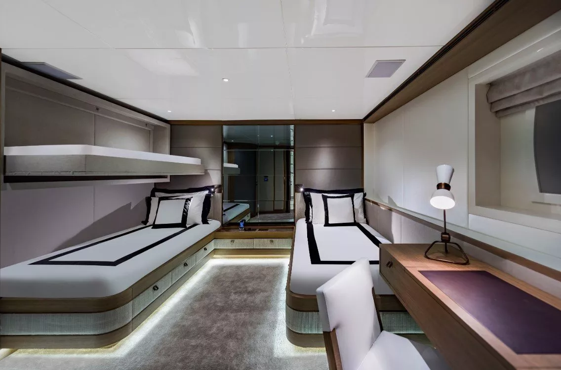 https://dev-api.arconyachts.com/storage/media/19271/conversions/860_6877362079-optimize.webp
