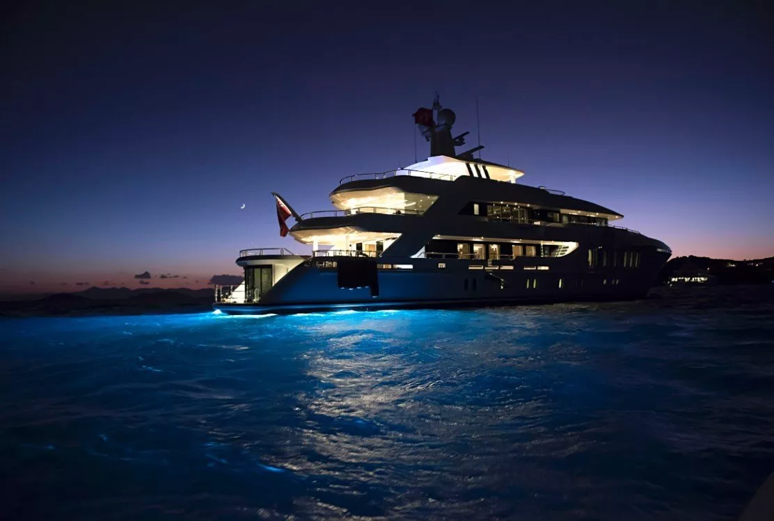 https://dev-api.arconyachts.com/storage/media/19272/conversions/860_1732566561-optimize.webp