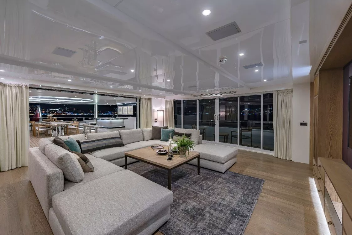 https://dev-api.arconyachts.com/storage/media/19274/conversions/860_5877561868-optimize.webp