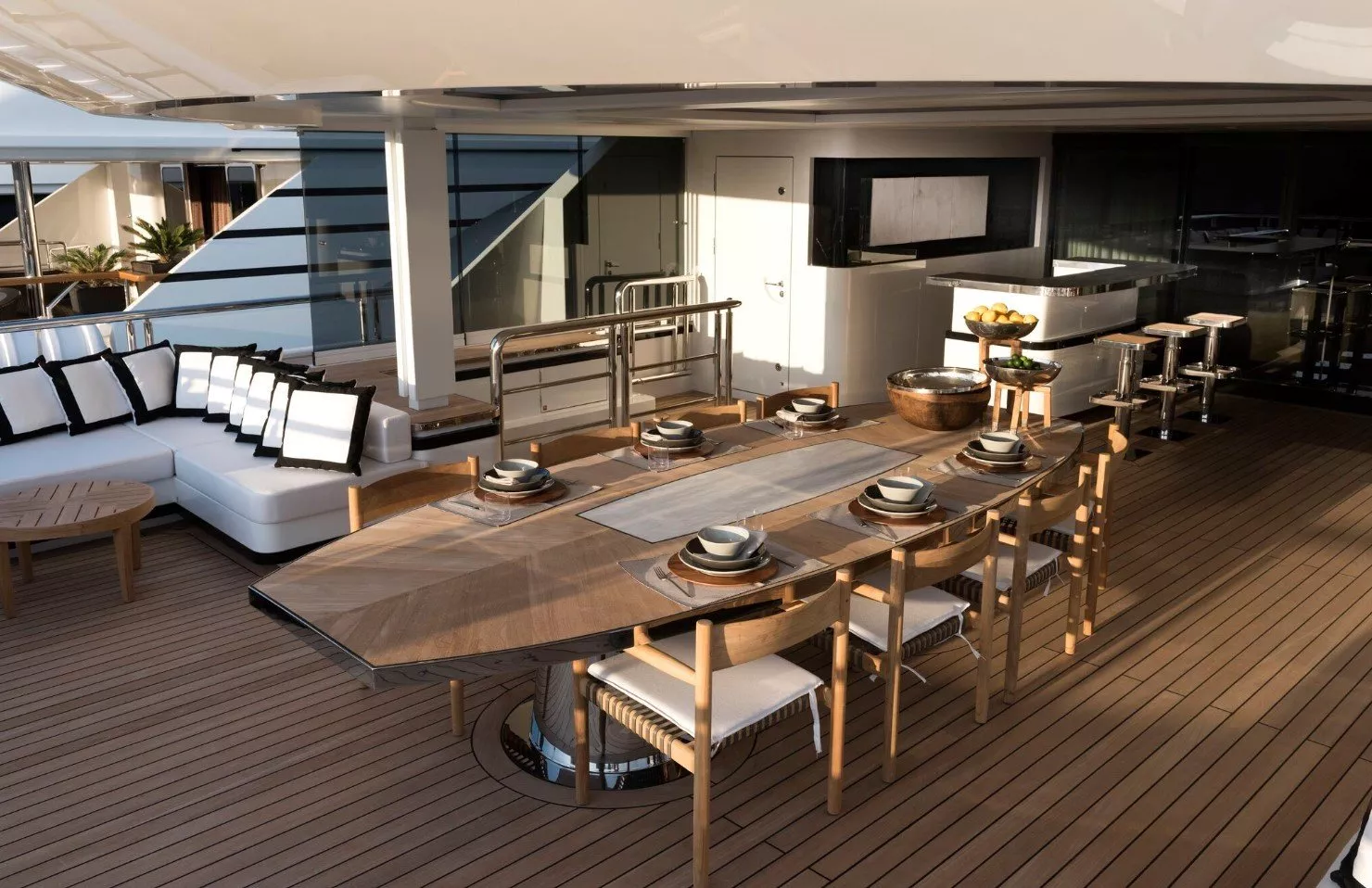 https://dev-api.arconyachts.com/storage/media/19286/conversions/860_2407227560-optimize.webp