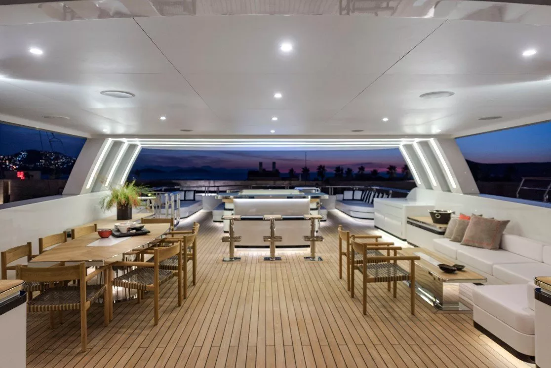 https://dev-api.arconyachts.com/storage/media/19288/conversions/860_7632647227-optimize.webp