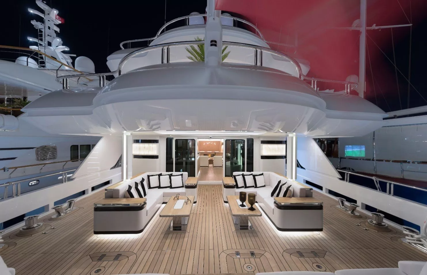 https://dev-api.arconyachts.com/storage/media/19291/conversions/860_8398411950-optimize.webp