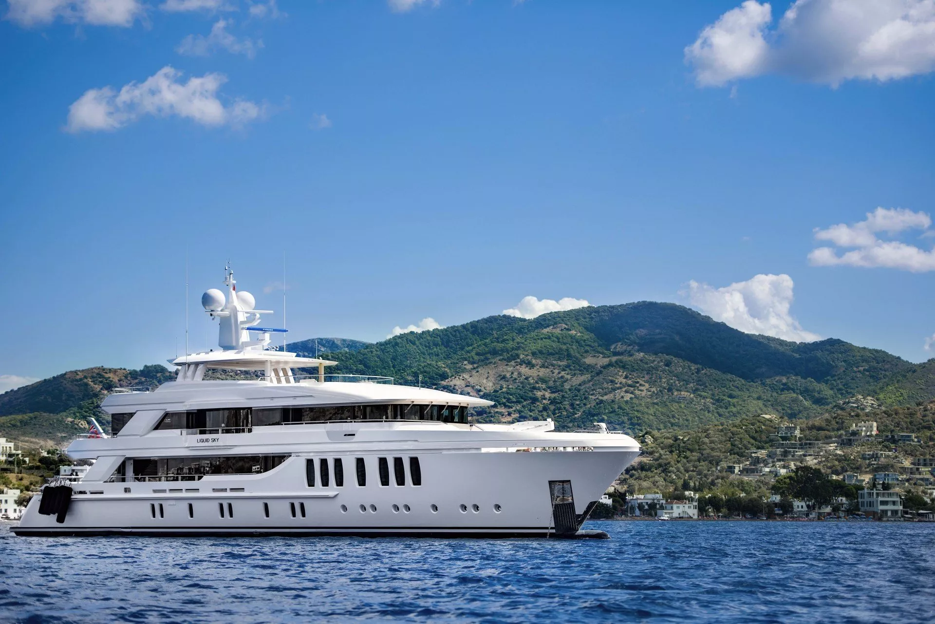 https://dev-api.arconyachts.com/storage/media/19293/conversions/860_5005589557-optimize.webp